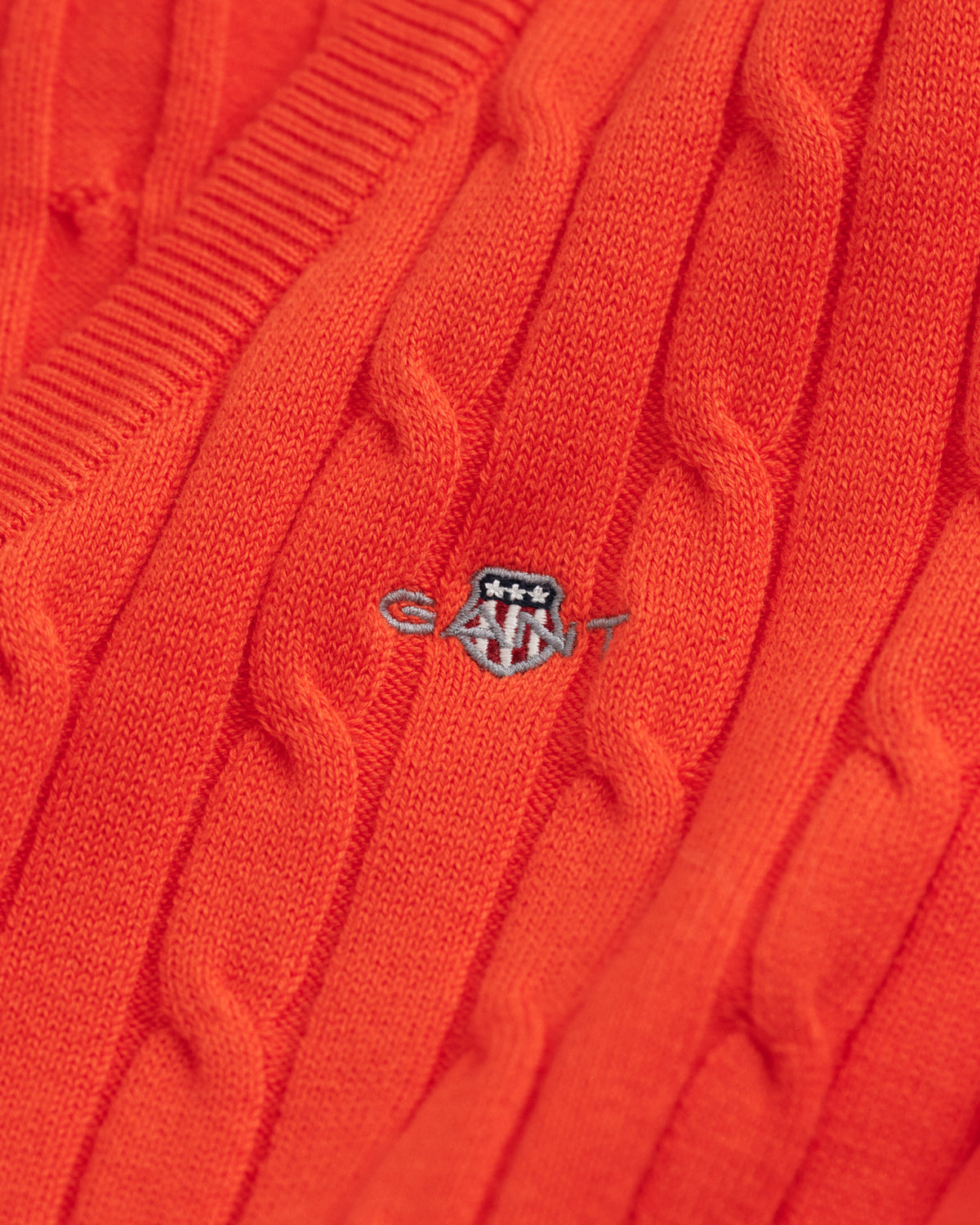 ORANGE RED, STRETCH COTTON CABLE V-NECK, CLOSE-UP BY GANT AU.