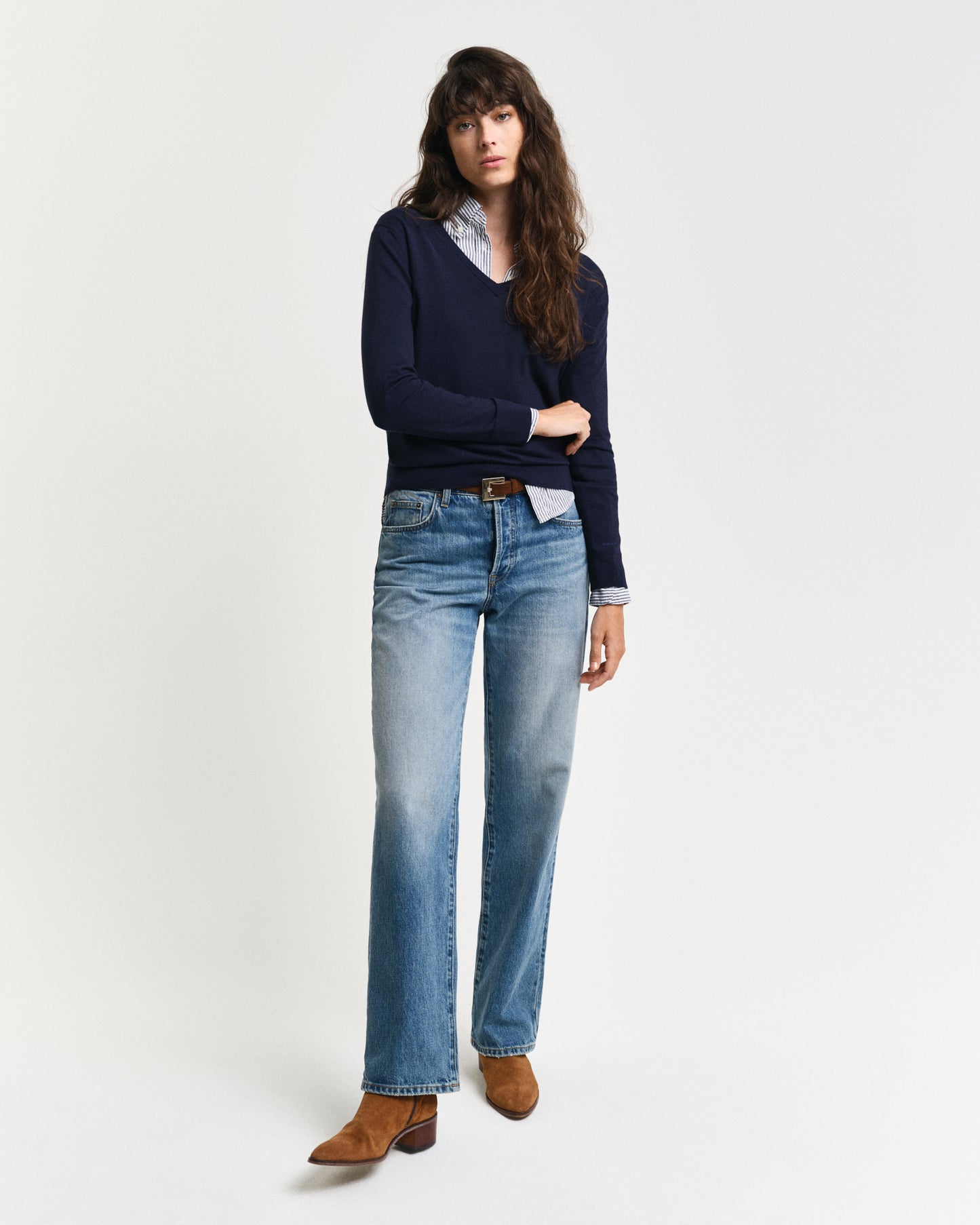 EVENING BLUE, FINE KNIT V-NECK BY GANT AU.