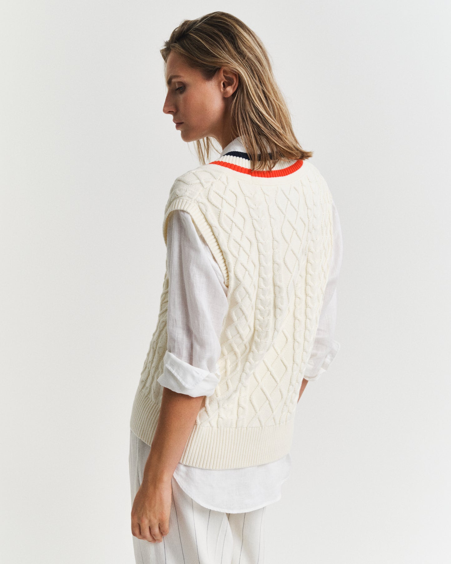 CREAM, CONTRAST CABLE V-NECK VEST, BACK-VIEW BY GANT AU.