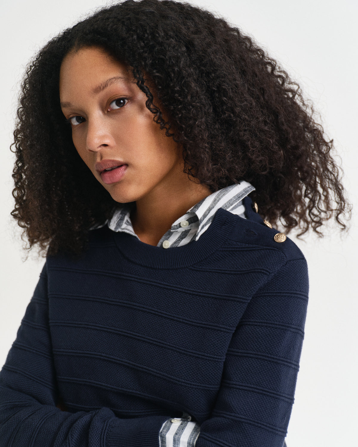 EVENING BLUE, TEXTURED COTTON C-NECK, CLOSE-UP BY GANT AU.