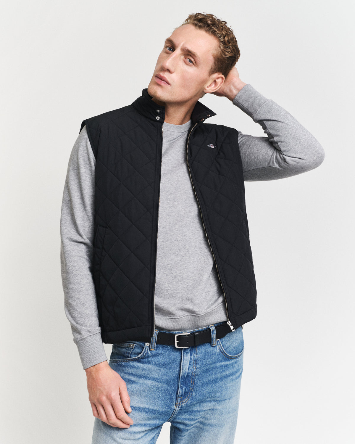 BLACK, QUILTED WINDCHEATER VEST, FRONT-VIEW BY GANT AU.
