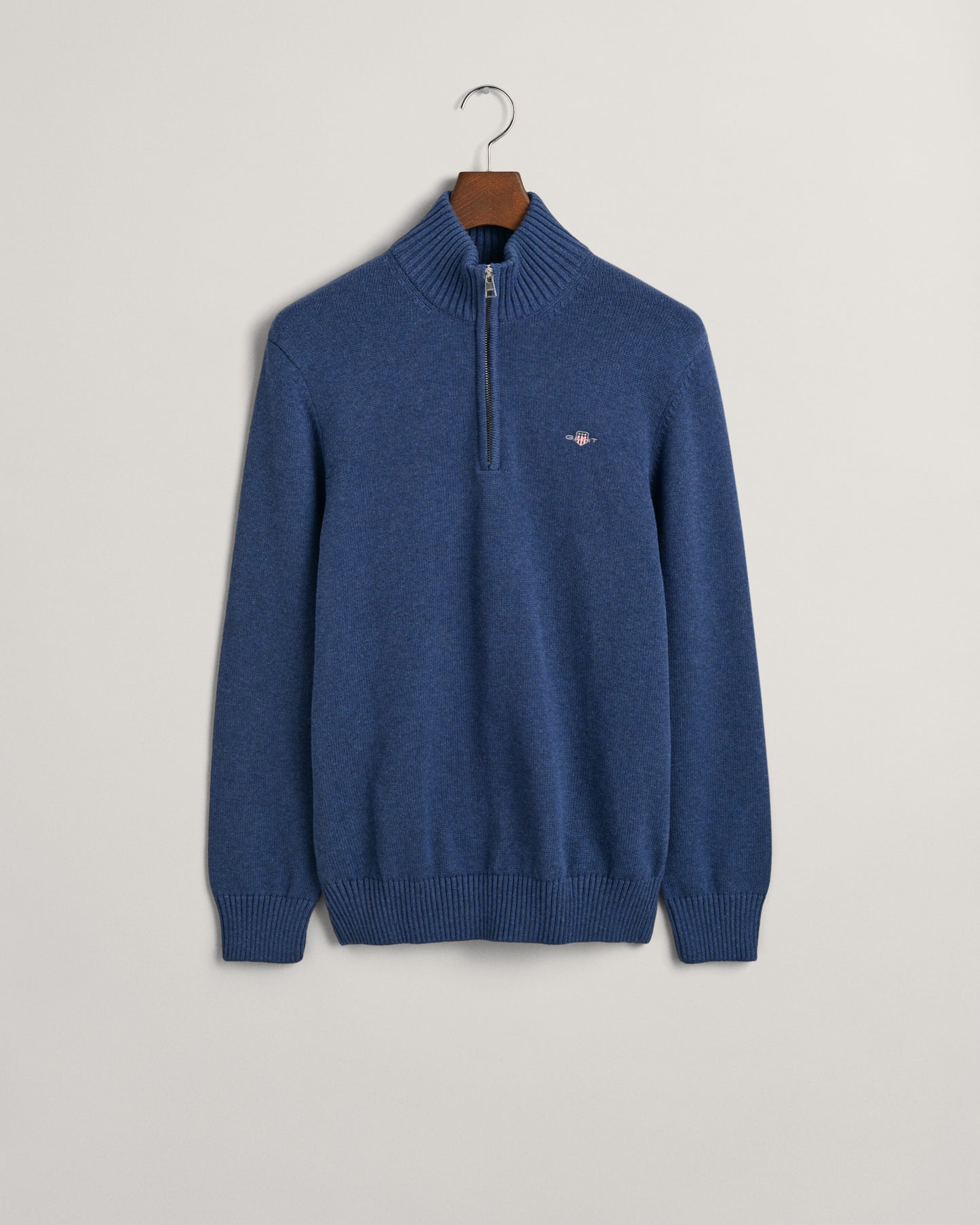 DK JEANSBLUE MELANGE, CASUAL COTTON HALF ZIP, FLAT-LAY BY GANT AU.