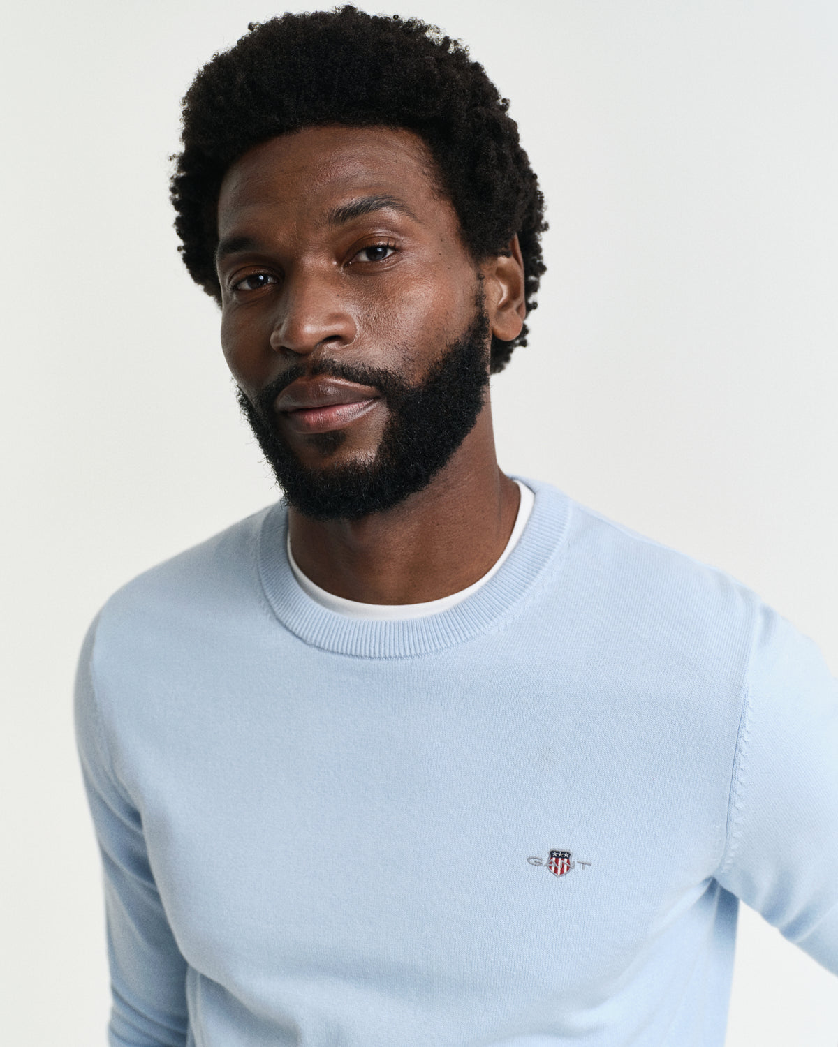FRESH BLUE, CLASSIC COTTON C-NECK, CLOSE-UP BY GANT AU.