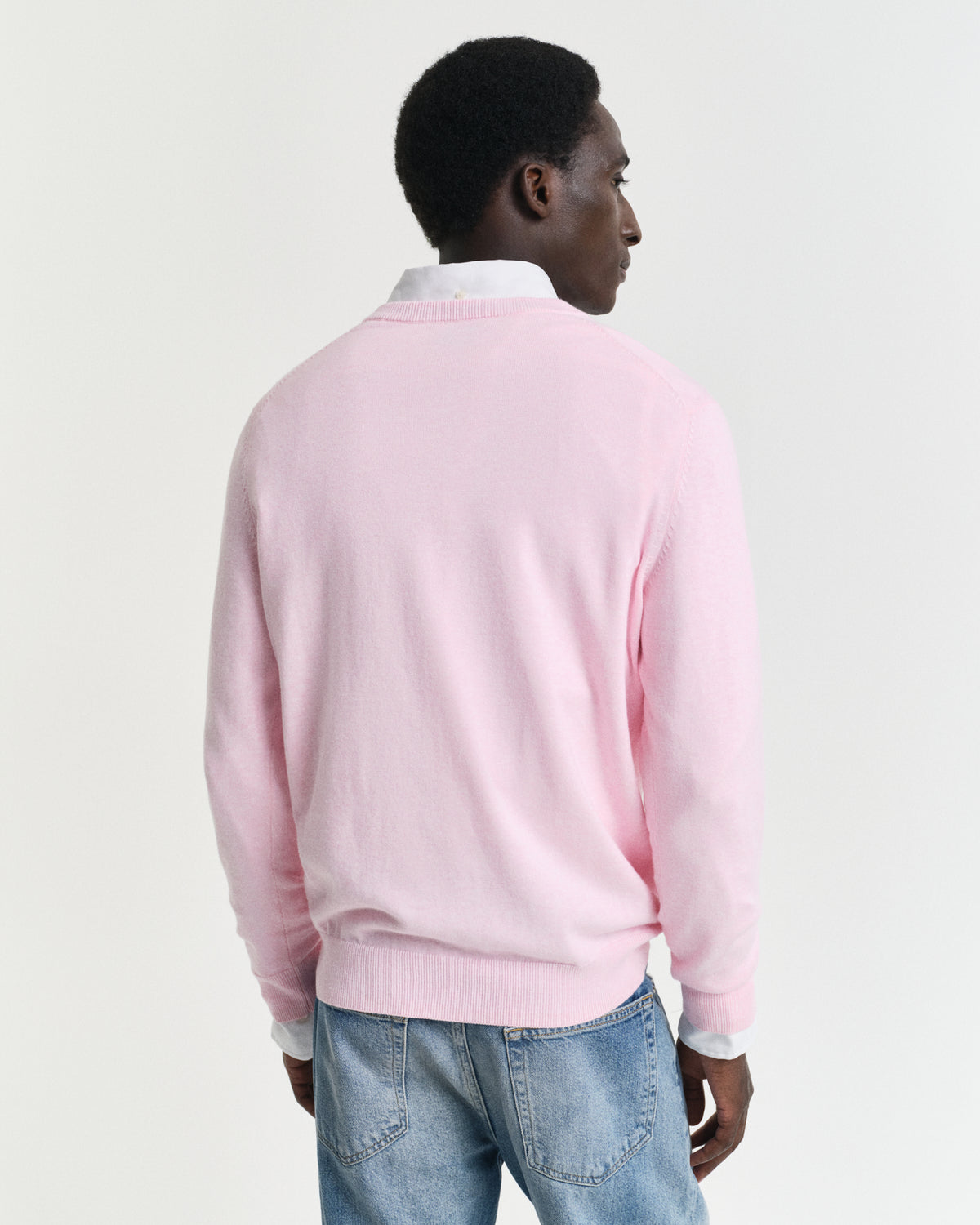 LIGHT PINK MELANGE, CLASSIC COTTON V-NECK, BACK-VIEW BY GANT AU.