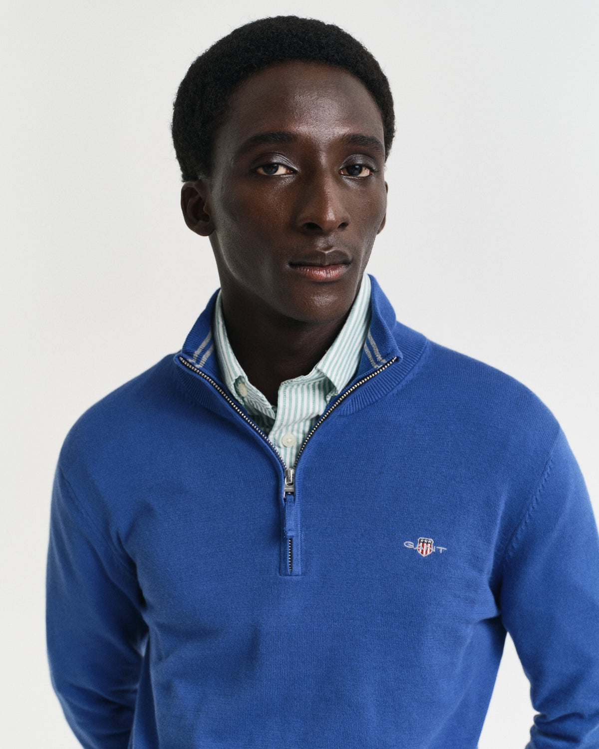 RICH BLUE, CLASSIC COTTON HALF ZIP, CLOSE-UP BY GANT AU.