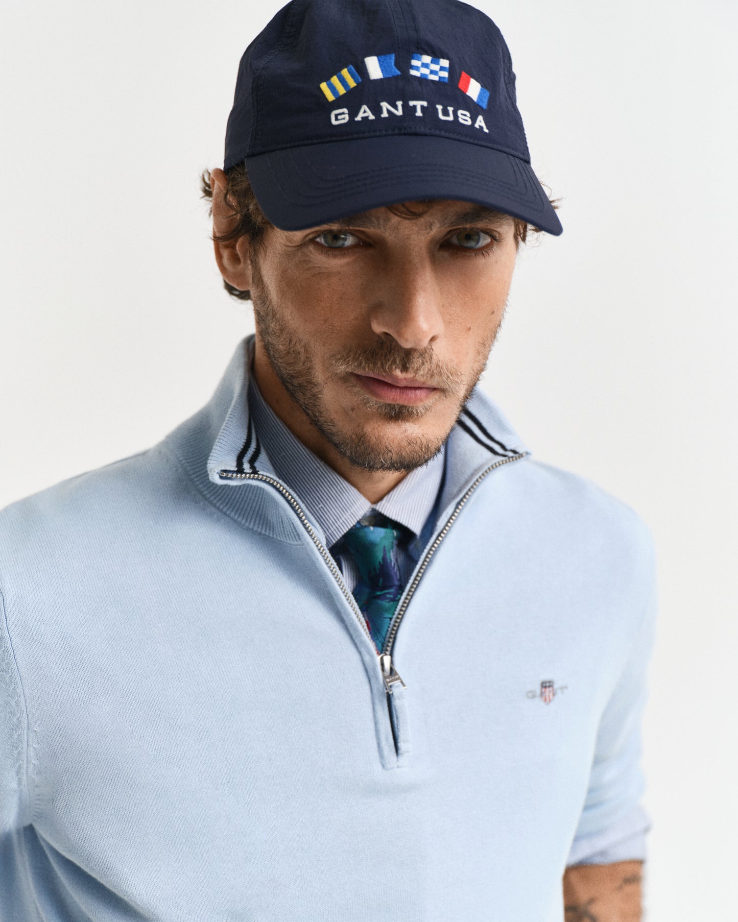FRESH BLUE, CLASSIC COTTON HALF ZIP, CLOSE-UP BY GANT AU.
