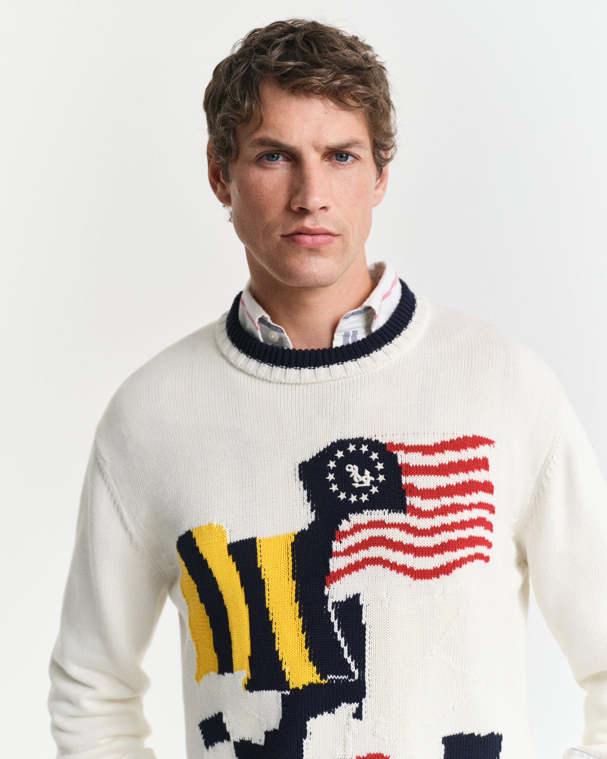 EGGSHELL, FLAG INTARSIA COTTON C-NECK, CLOSE-UP BY GANT AU.