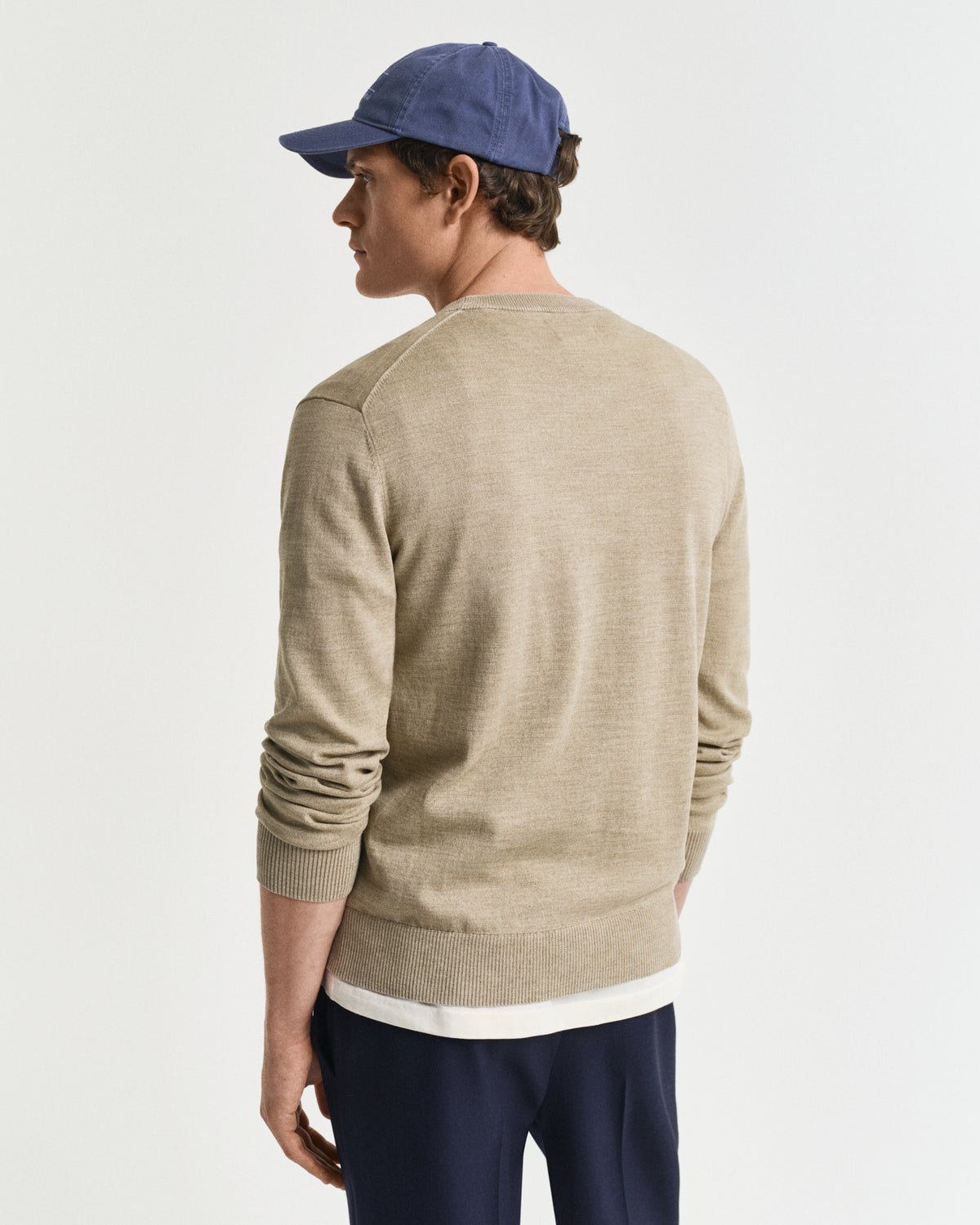 DRY SAND, SUNFADED C-NECK, BACK-VIEW BY GANT AU.