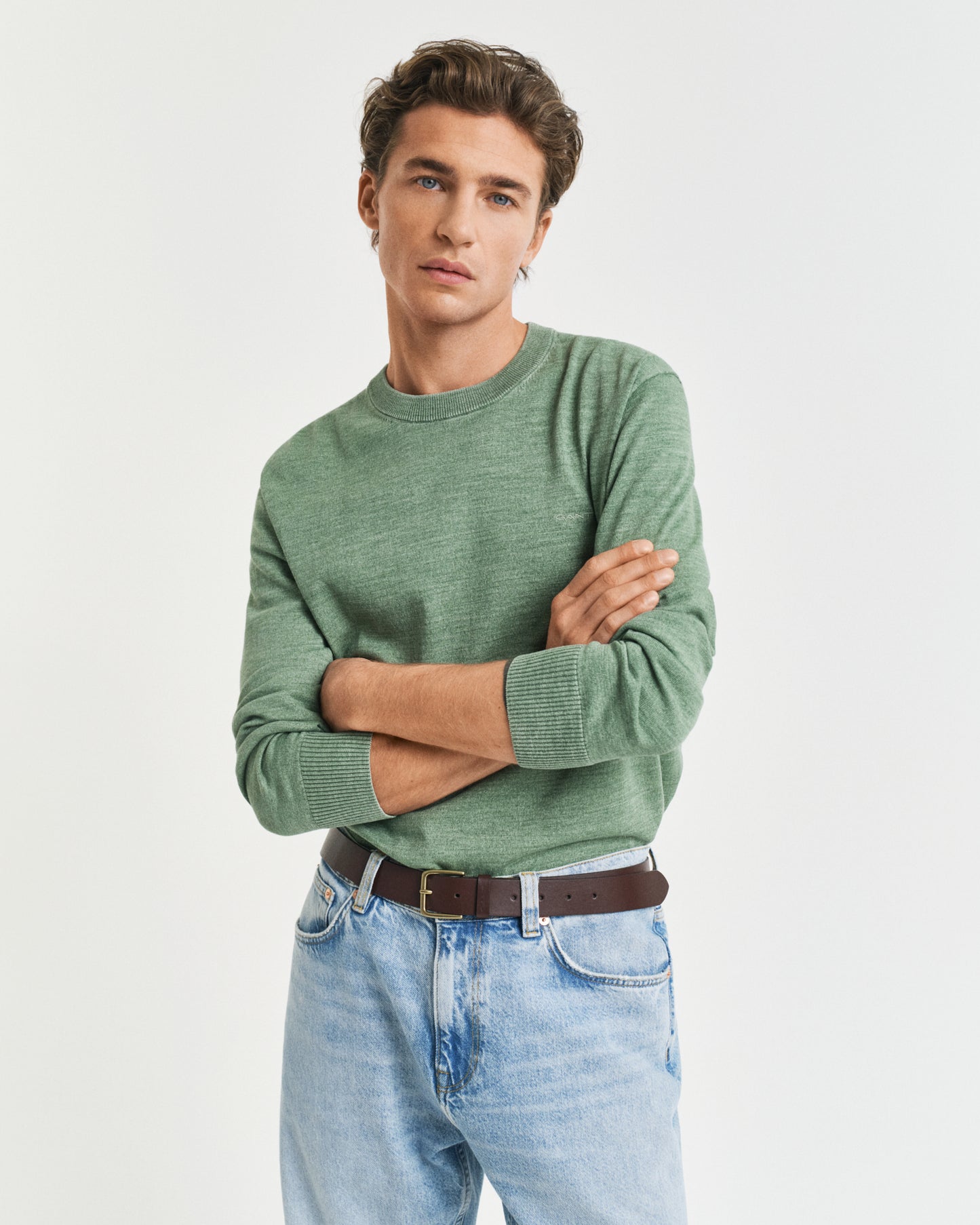 KALAMATA GREEN, SUNFADED C-NECK, FRONT-VIEW BY GANT AU.