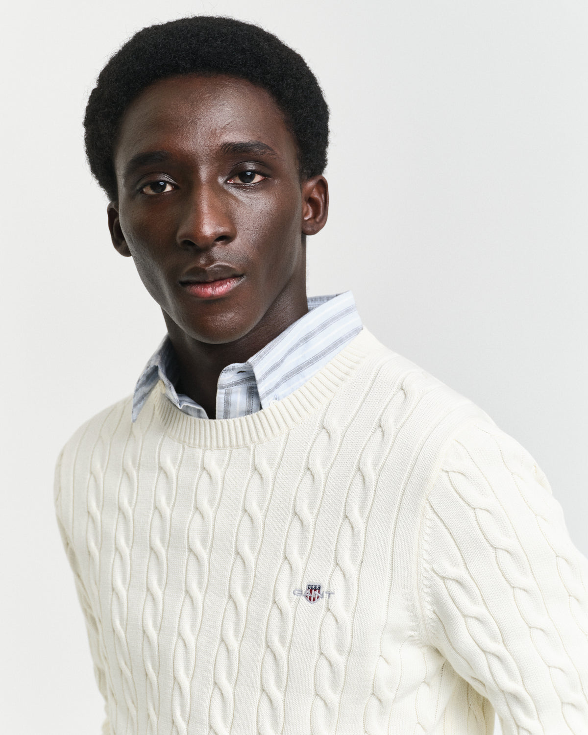 CREAM, COTTON CABLE C-NECK, CLOSE-UP BY GANT AU.