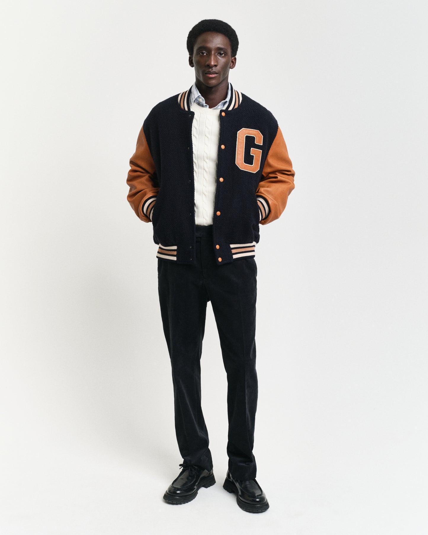 CREAM, COTTON CABLE C-NECK BY GANT AU.