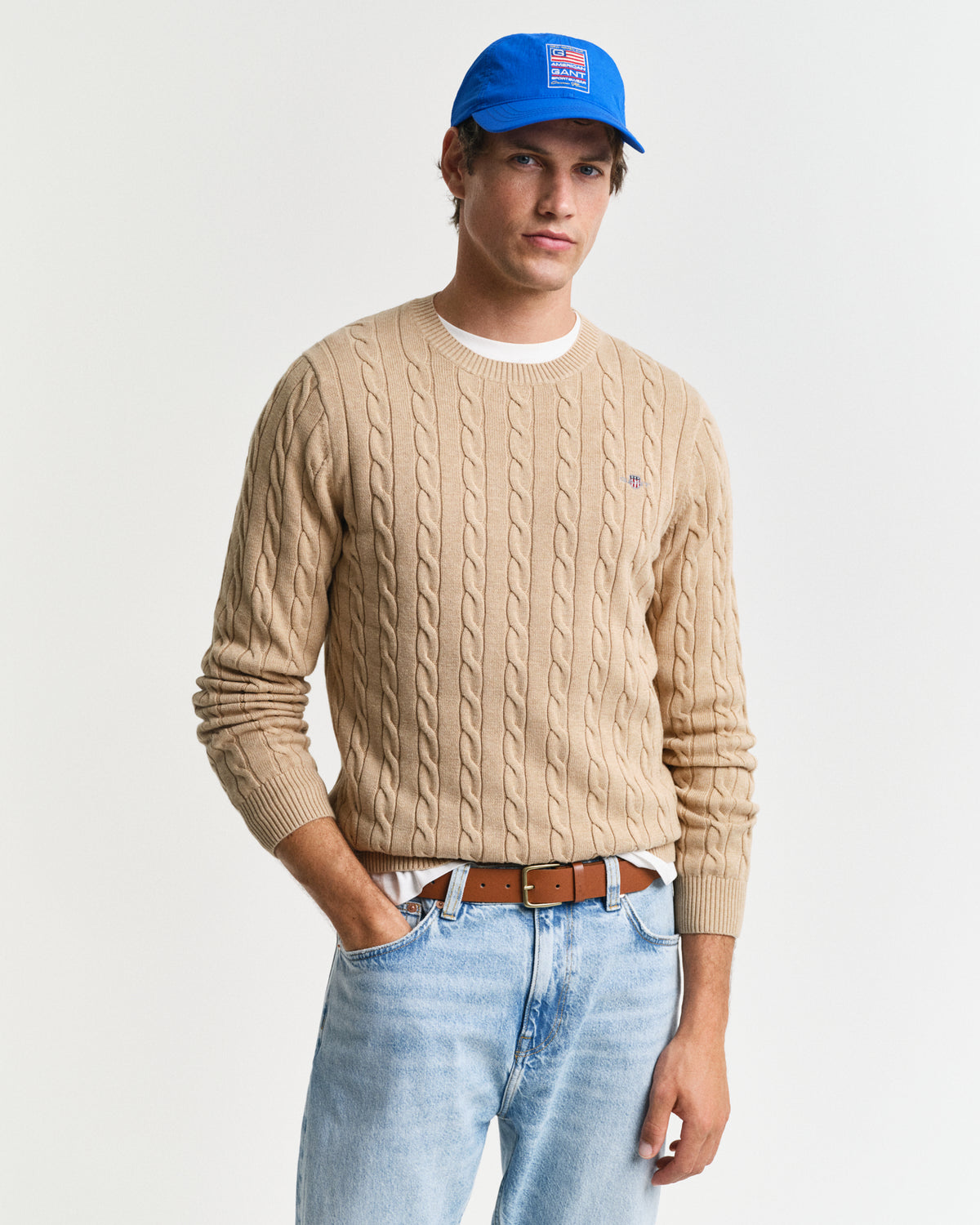 KHAKI MELANGE, COTTON CABLE C-NECK, FRONT-VIEW BY GANT AU.