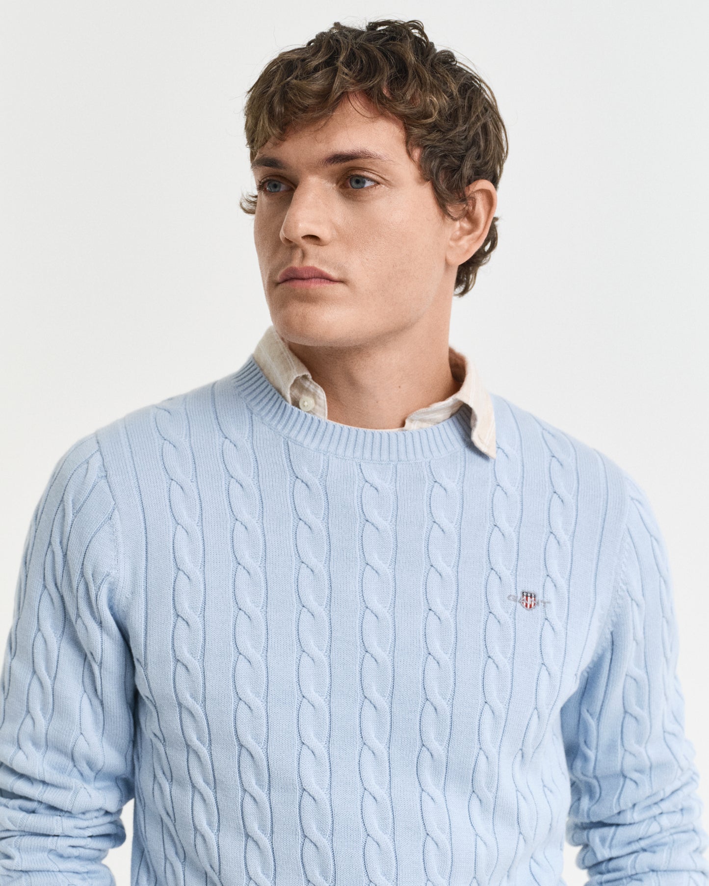 FRESH BLUE, COTTON CABLE C-NECK, CLOSE-UP BY GANT AU.