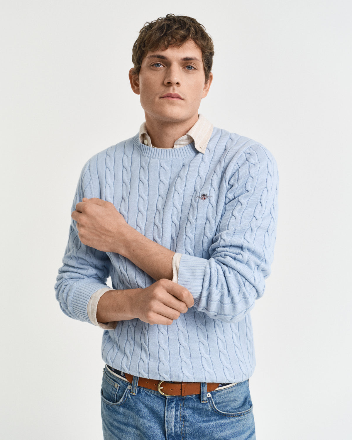 FRESH BLUE, COTTON CABLE C-NECK, FRONT-VIEW BY GANT AU.
