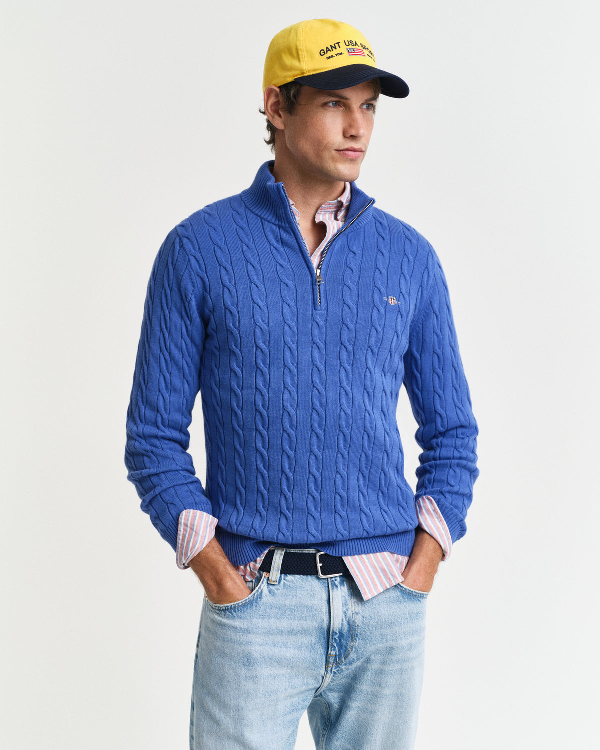 RICH BLUE, COTTON CABLE HALF ZIP, FRONT-VIEW BY GANT AU.
