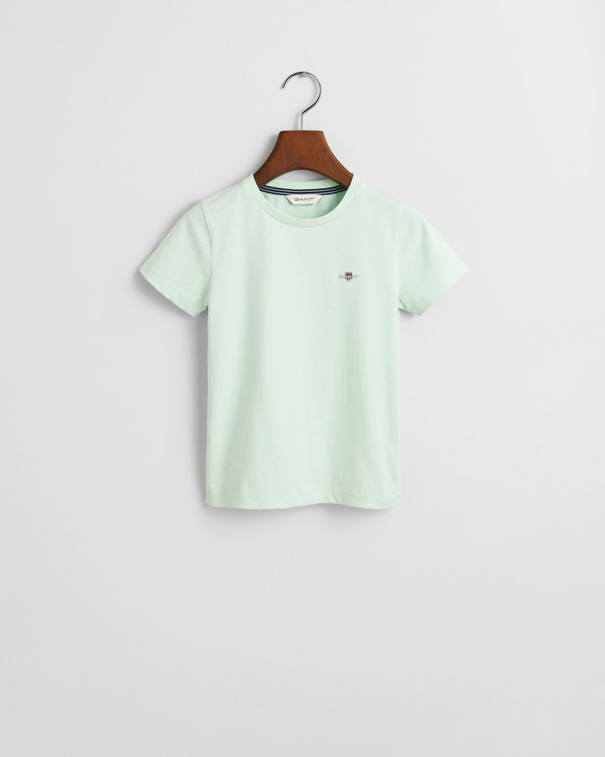 FADED MINT, SHIELD SS T-SHIRT BY GANT AU.