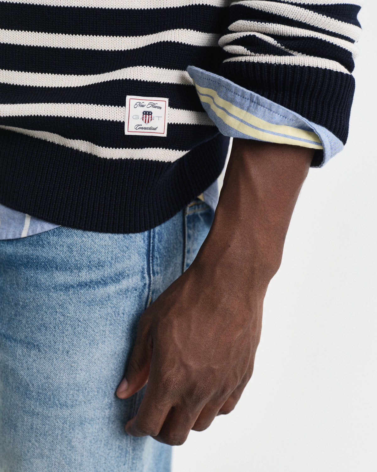 EVENING BLUE, STRIPED COTTON HALF BUTTONED NECK, CLOSE-UP BY GANT AU.