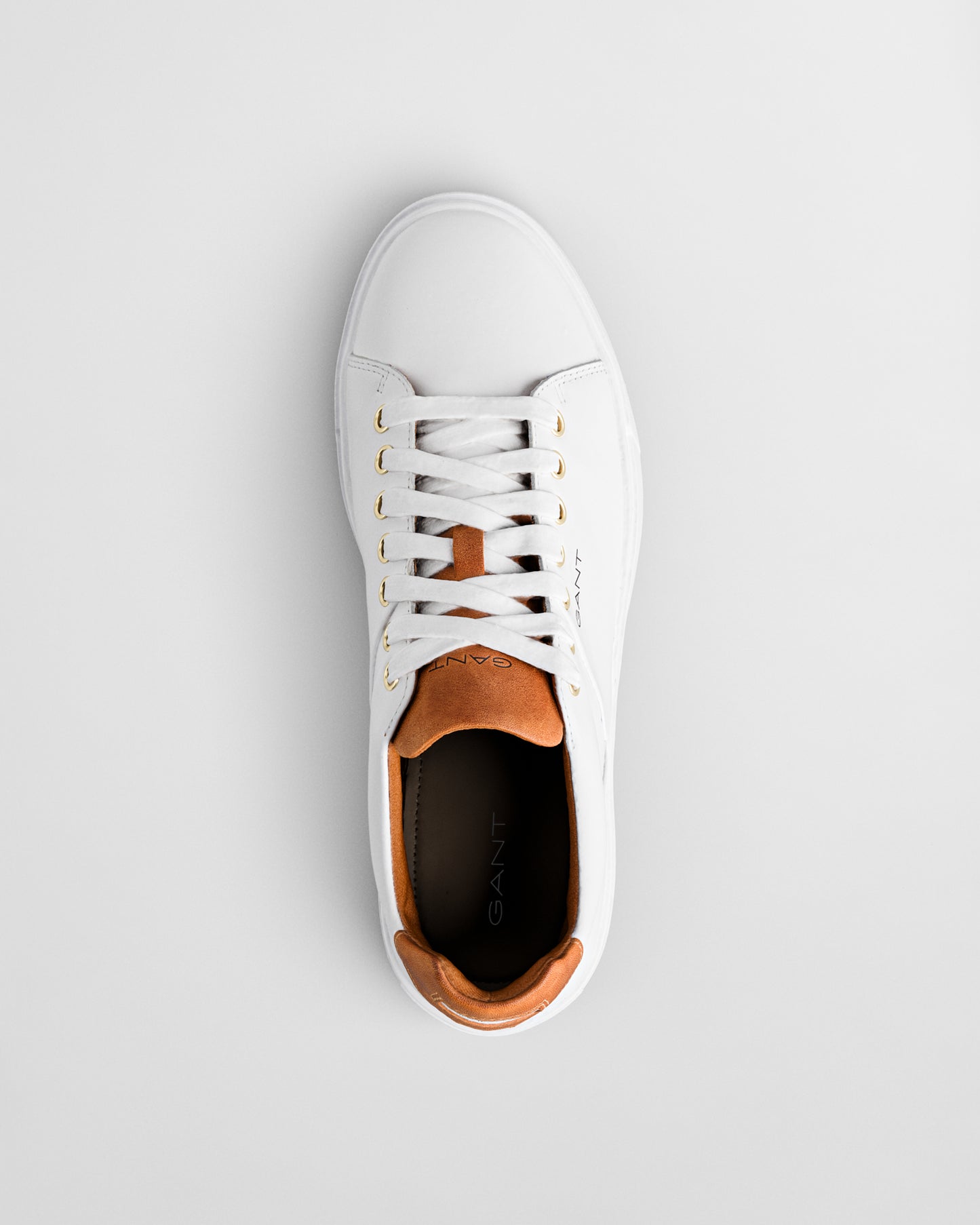WHITE, MC JULIEN, FLAT-LAY BY GANT AU.