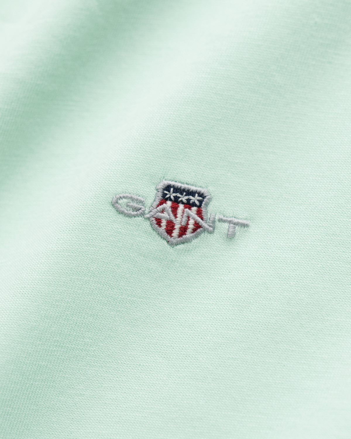 FADED MINT, SHIELD SS T-SHIRT, CLOSE-UP BY GANT AU.