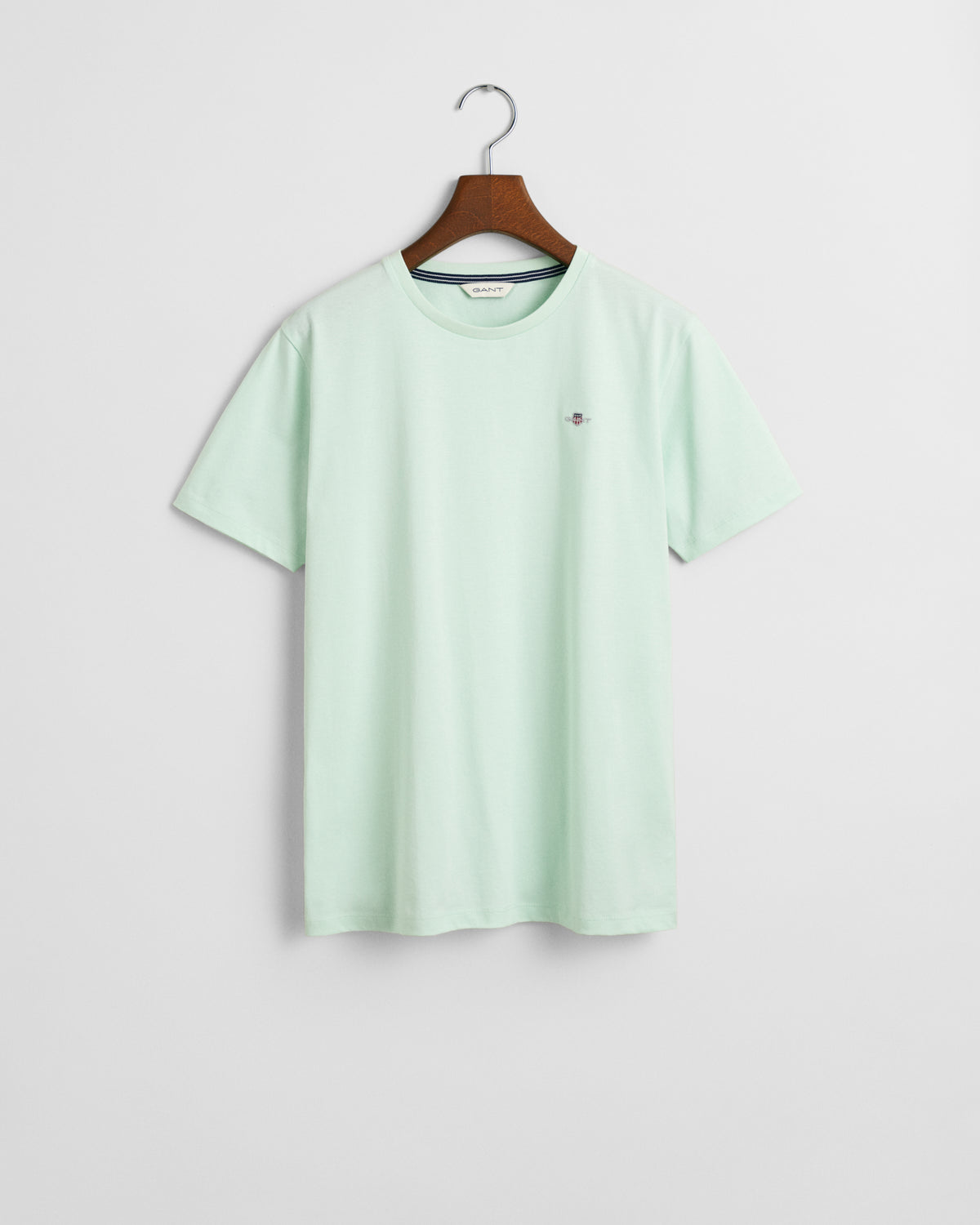FADED MINT, SHIELD SS T-SHIRT BY GANT AU.