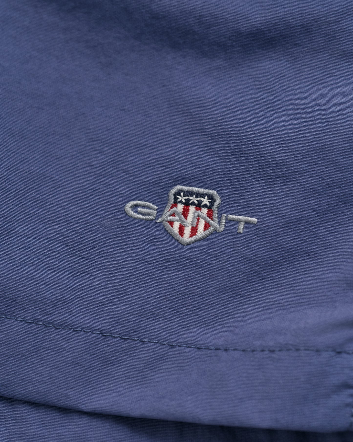 DUSTY NAVY, SWIM SHORTS, FLAT-LAY BY GANT AU.