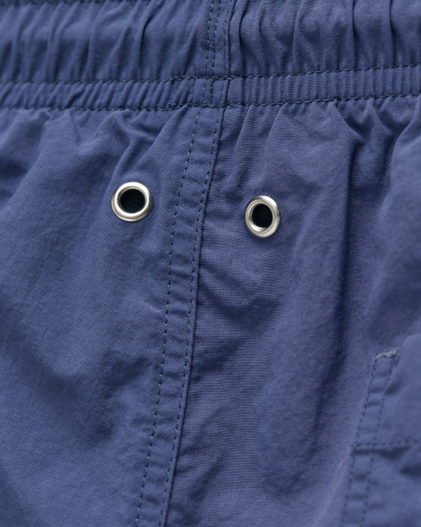 DUSTY NAVY, SWIM SHORTS, CLOSE-UP BY GANT AU.