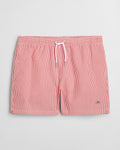 RUBY RED, SEERSUCKER SWIM SHORTS, FRONT-VIEW BY GANT AU.