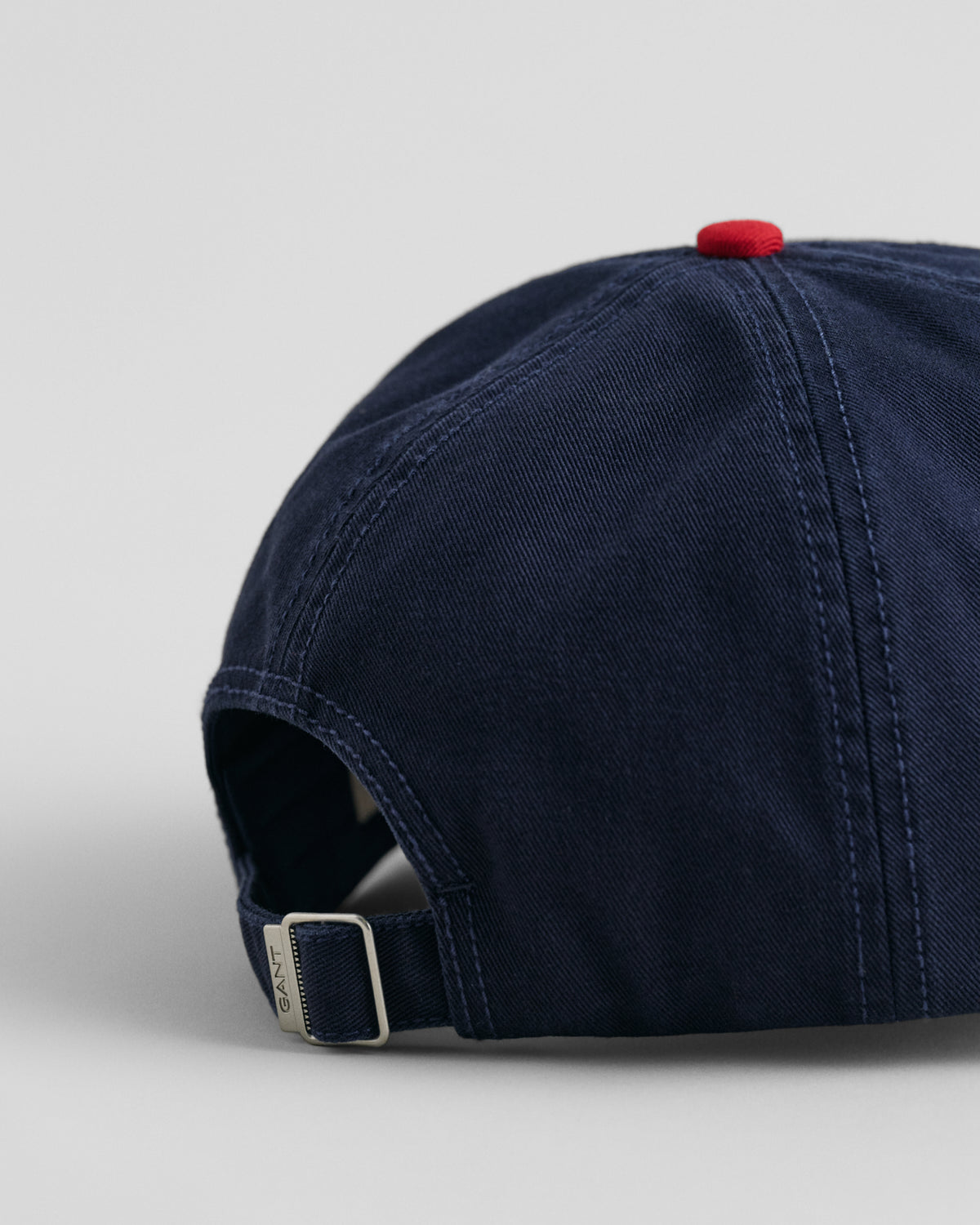 EVENING BLUE, CONTRAST VISOR WASHED CAP, CLOSE-UP BY GANT AU.