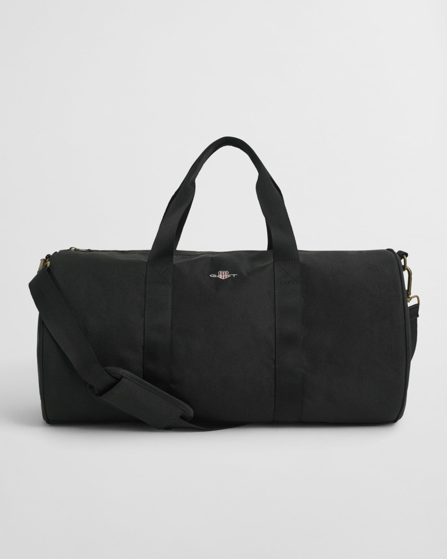 BLACK, ARCHIVE SHIELD DUFFLE BAG, FRONT-VIEW BY GANT AU.