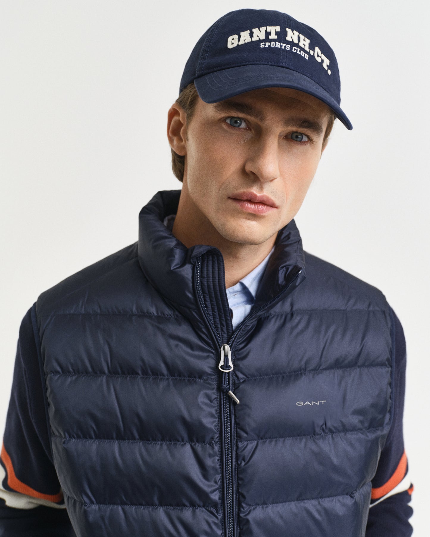 EVENING BLUE, LIGHT DOWN VEST, CLOSE-UP BY GANT AU.