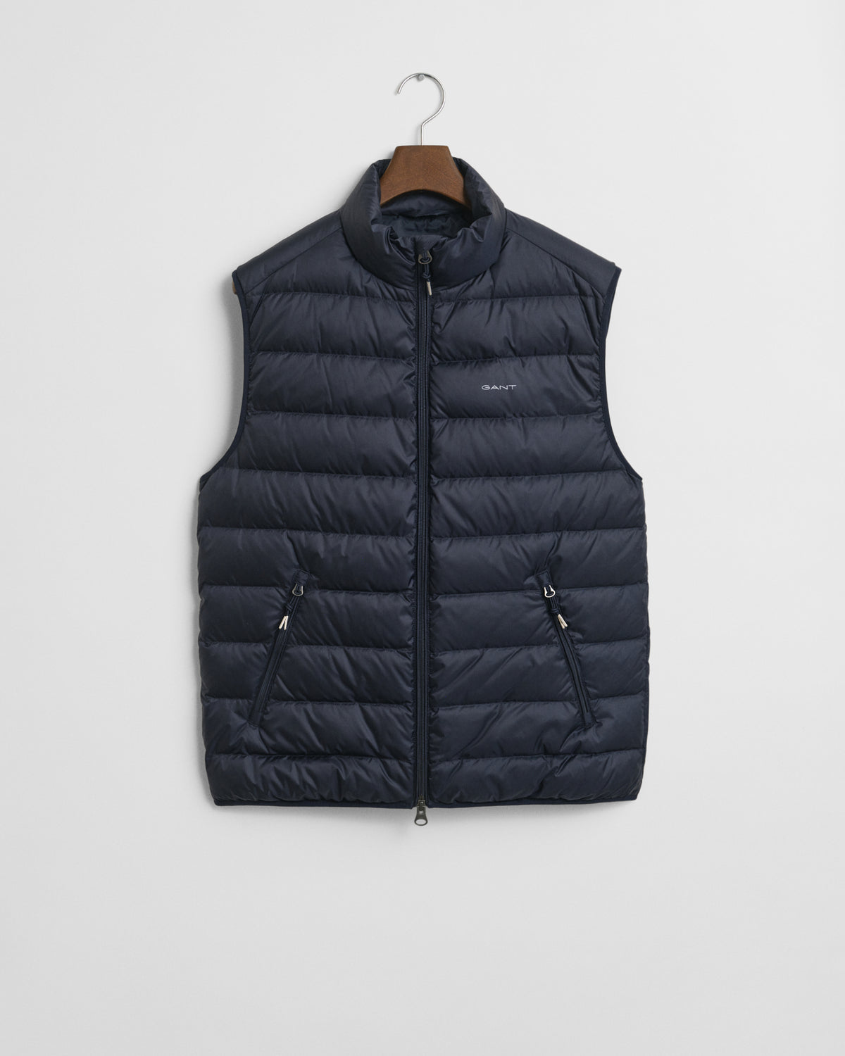 EVENING BLUE, LIGHT DOWN VEST, FLAT-LAY BY GANT AU.