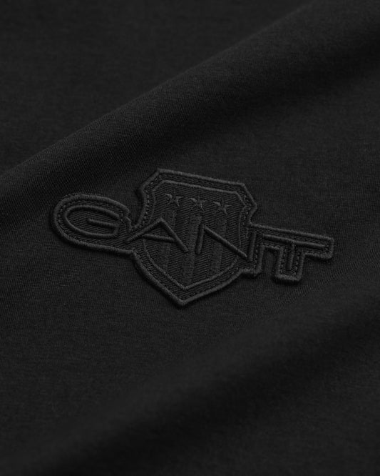 BLACK, REG TONAL SHIELD SS T-SHIRT, CLOSE-UP BY GANT AU.