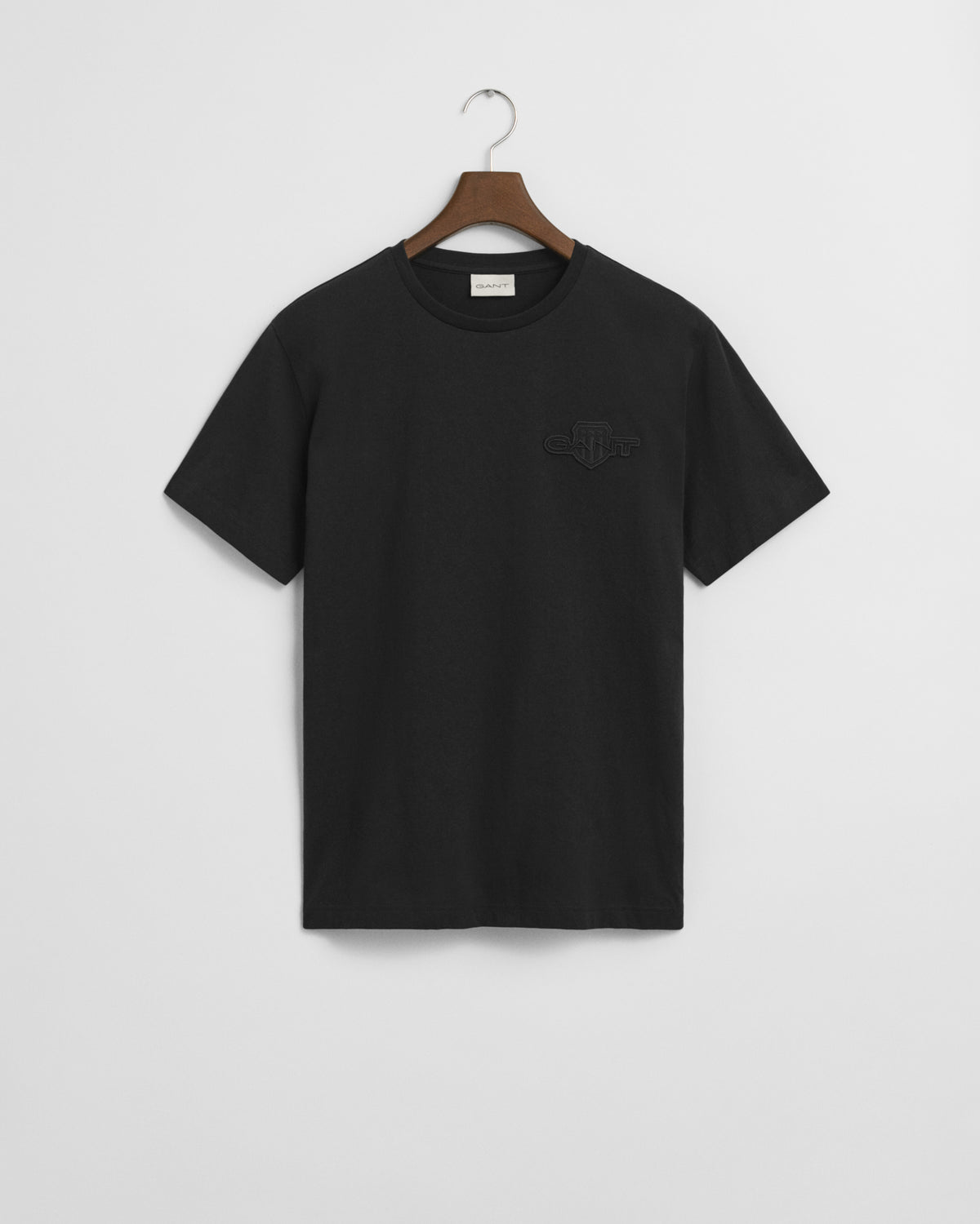 BLACK, REG TONAL SHIELD SS T-SHIRT BY GANT AU.