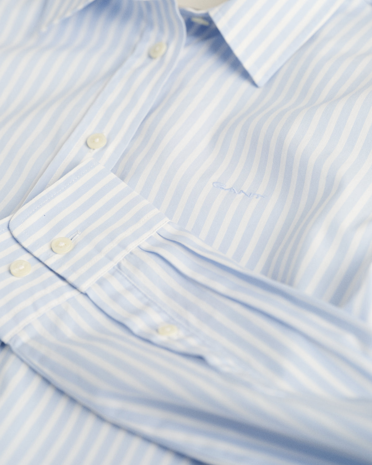 LIGHT BLUE, REG CLASSIC POPLIN STRIPED SHIRT, FLAT-LAY BY GANT AU.