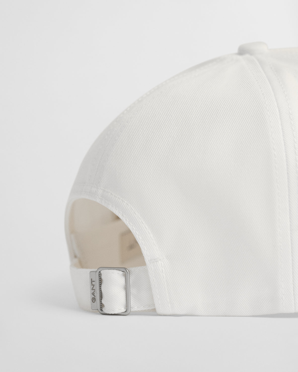 EGGSHELL, HIGH SHIELD COTTON TWILL CAP, CLOSE-UP BY GANT AU.