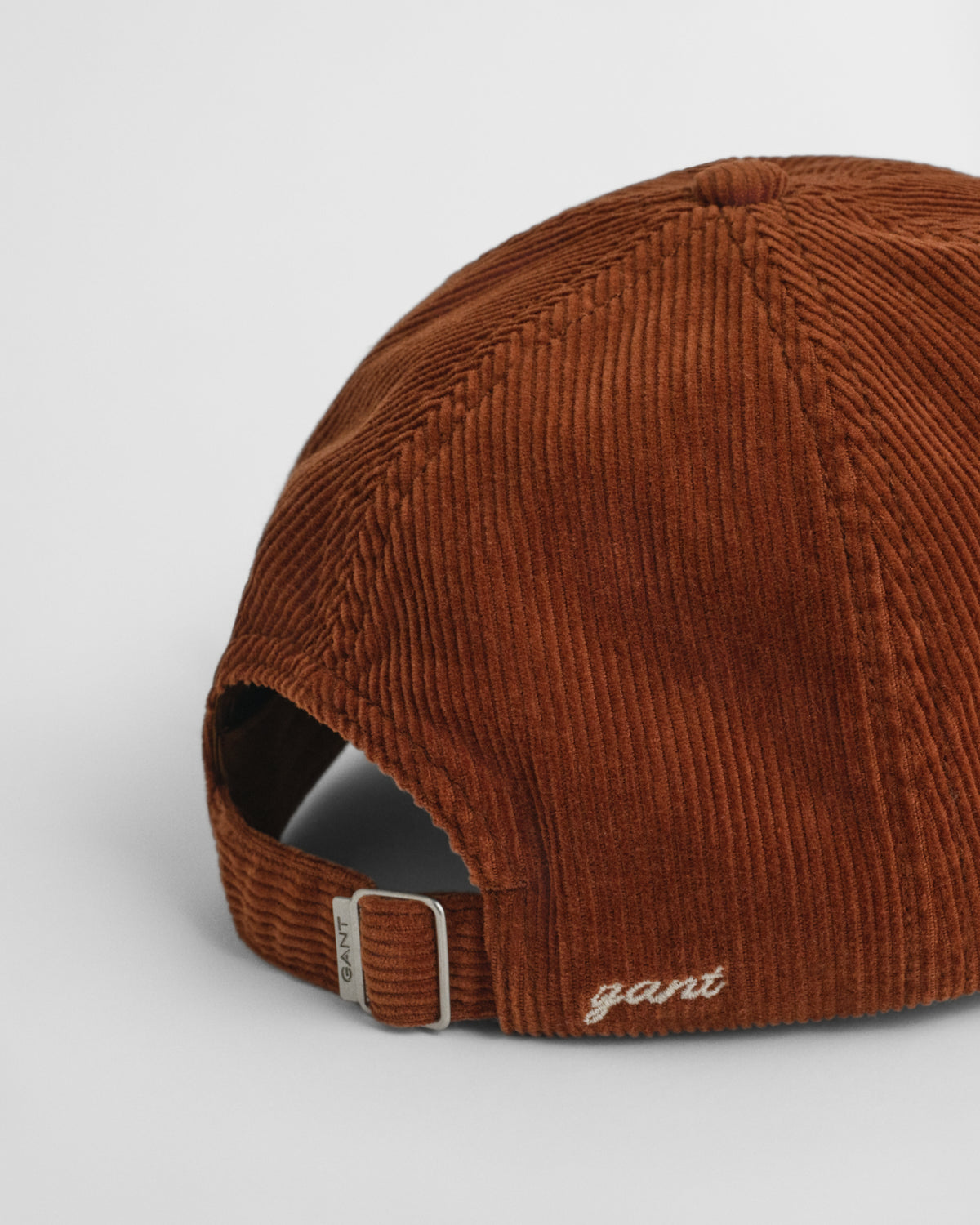 RUSTY BROWN, G BADGE CORD CAP, CLOSE-UP BY GANT AU.