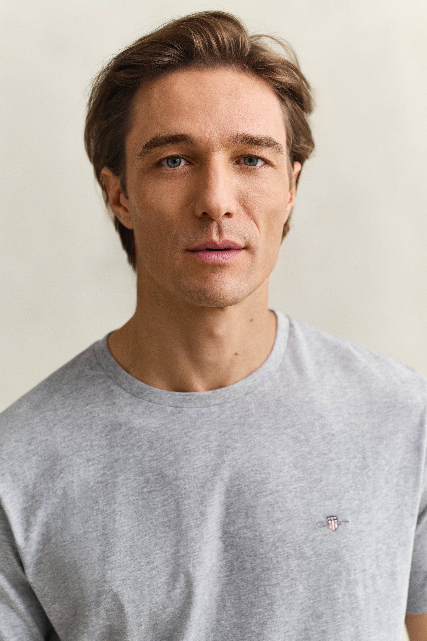 GREY MELANGE, Shield T-Shirt, CLOSE-UP BY GANT AU.