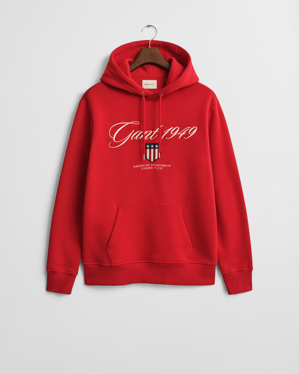 RUBY RED, GRAPHIC HOODIE, FLAT-LAY BY GANT AU.