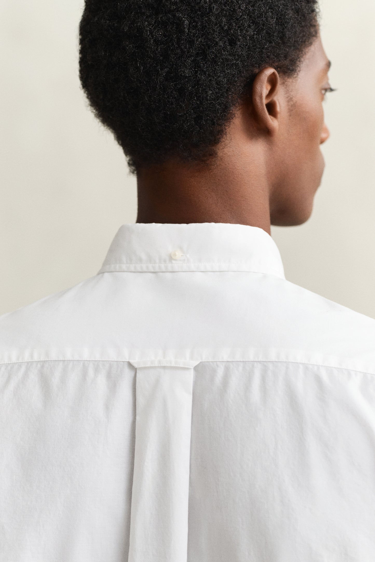 WHITE, REG CLASSIC POPLIN SHIRT, CLOSE-UP BY GANT AU.