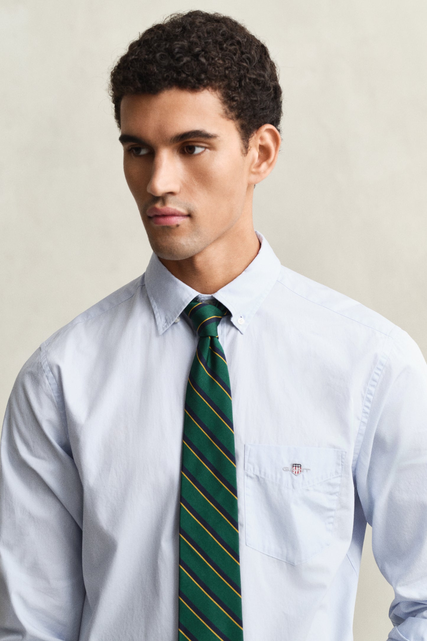 MODEL WEARING REG CLASSIC POPLIN SHIRT