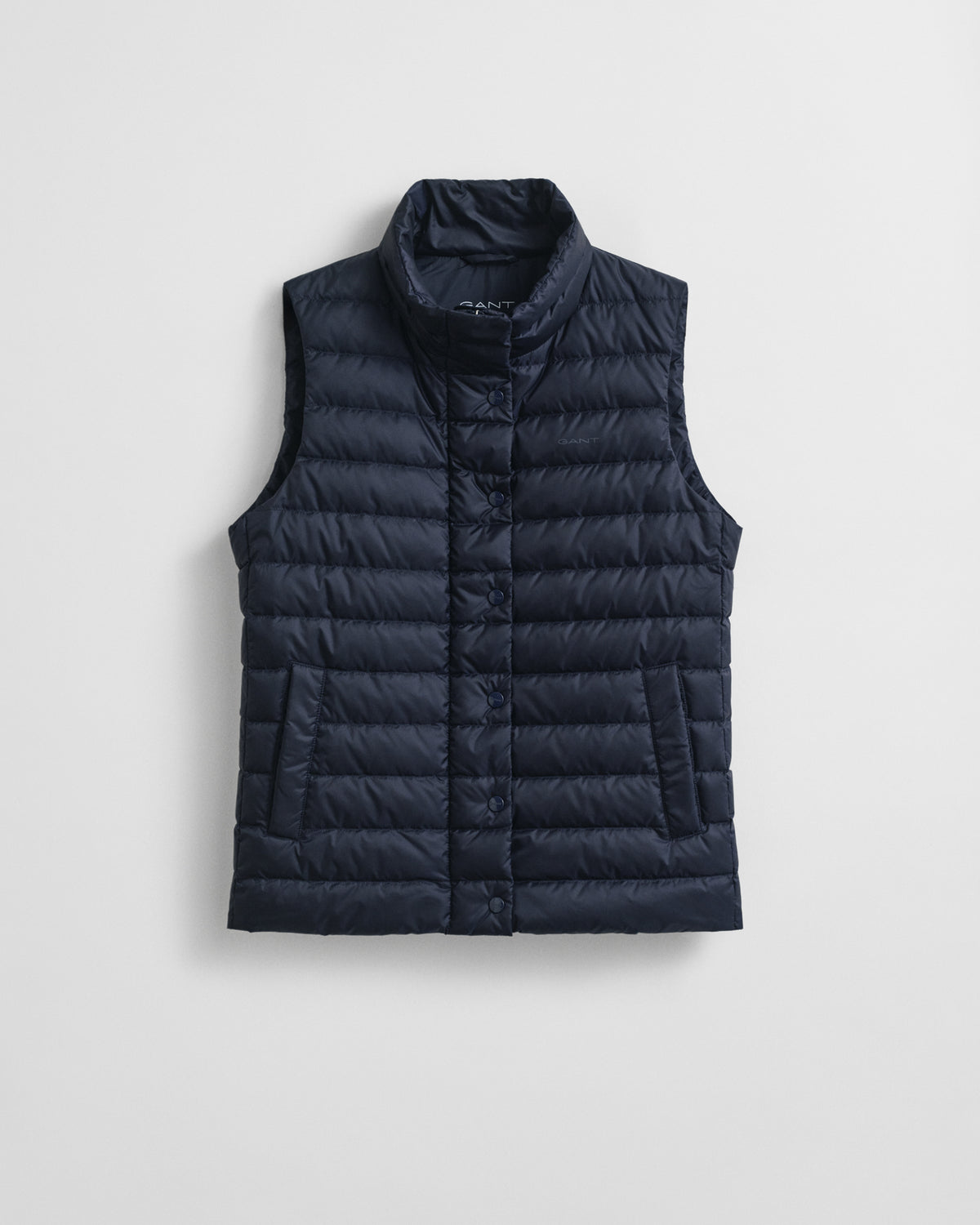 EVENING BLUE, LIGHT DOWN VEST, FLAT-LAY BY GANT AU.