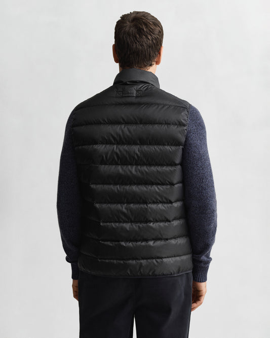 BLACK, LIGHT DOWN VEST, BACK-VIEW BY GANT AU.