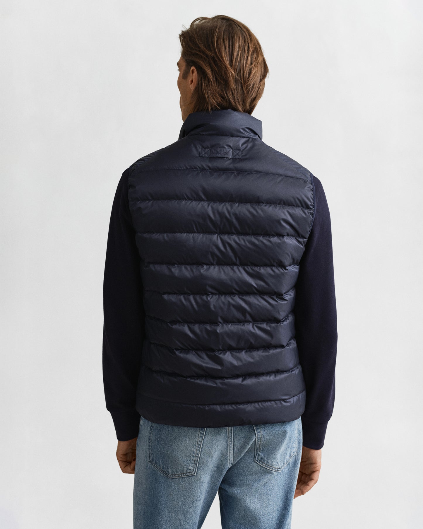 EVENING BLUE, LIGHT DOWN VEST, BACK-VIEW BY GANT AU.