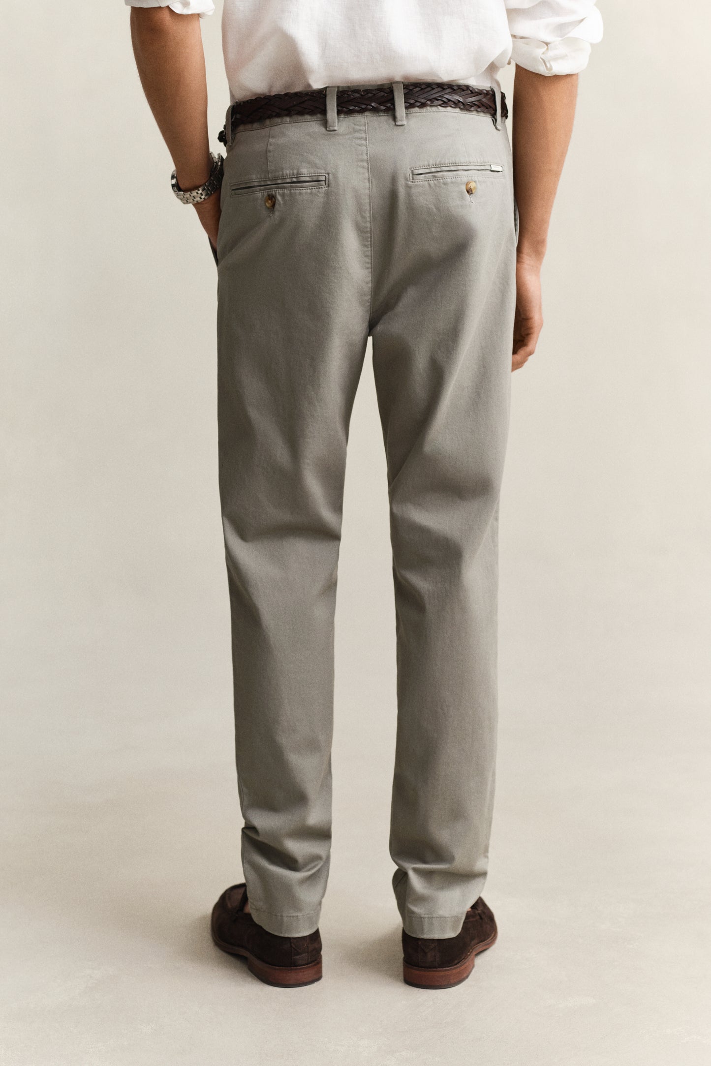 PEWTER GREY, Classic Slim Chinos, BACK-VIEW BY GANT AU.
