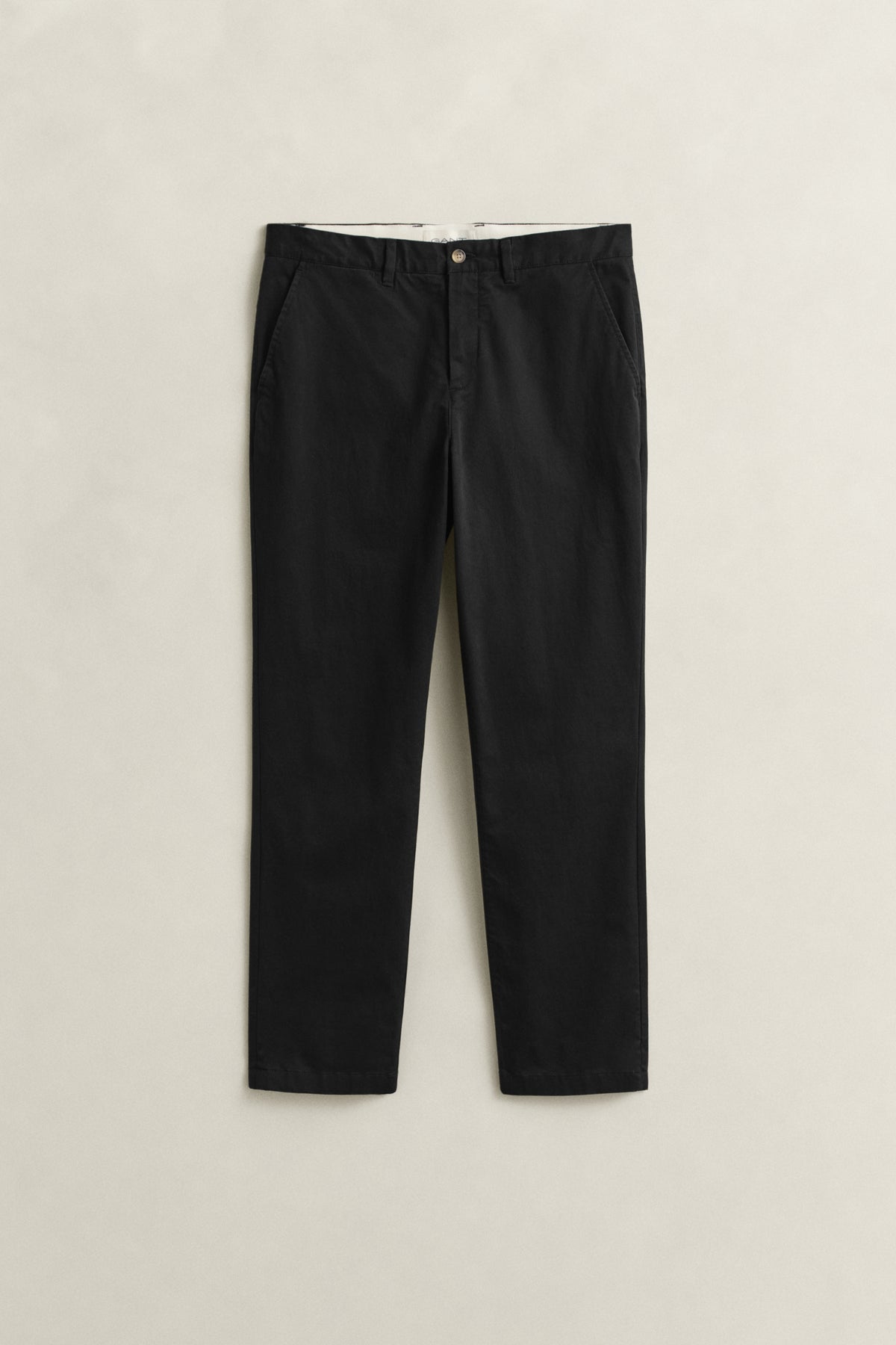 BLACK, Classic Regular Chinos, FRONT-VIEW BY GANT AU.