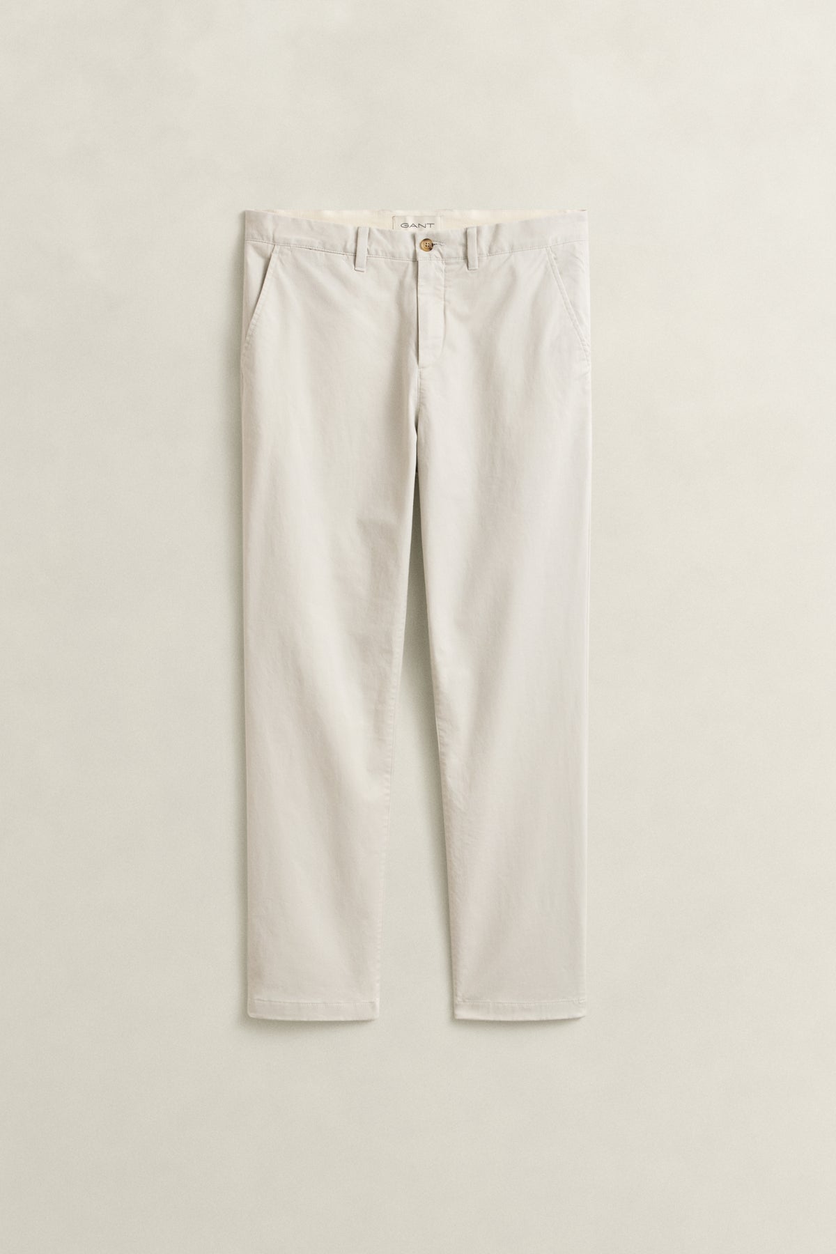 SAND, Classic Regular Chinos, FLAT-LAY BY GANT AU.