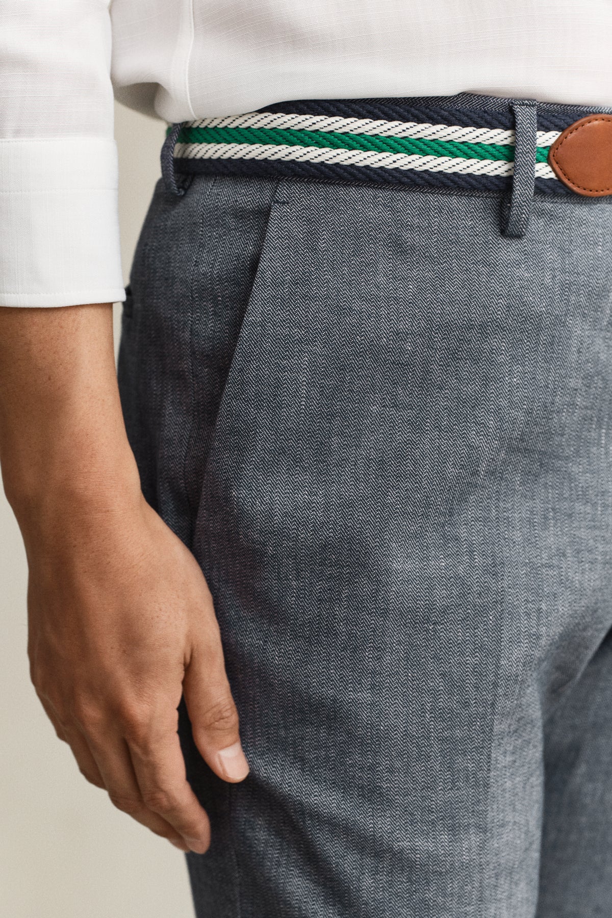 MARINE, INDIGO HERRINGBONE SUIT PANTS, CLOSE-UP BY GANT AU.