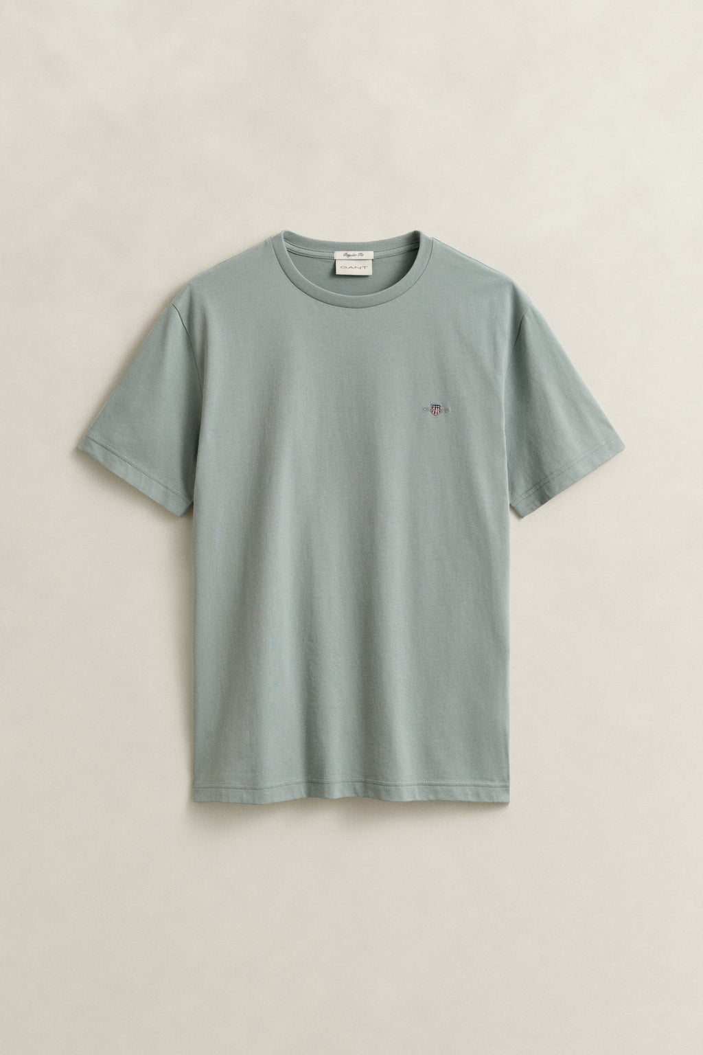 CERAMIC GREY, Shield T-Shirt, FLAT-LAY BY GANT AU.