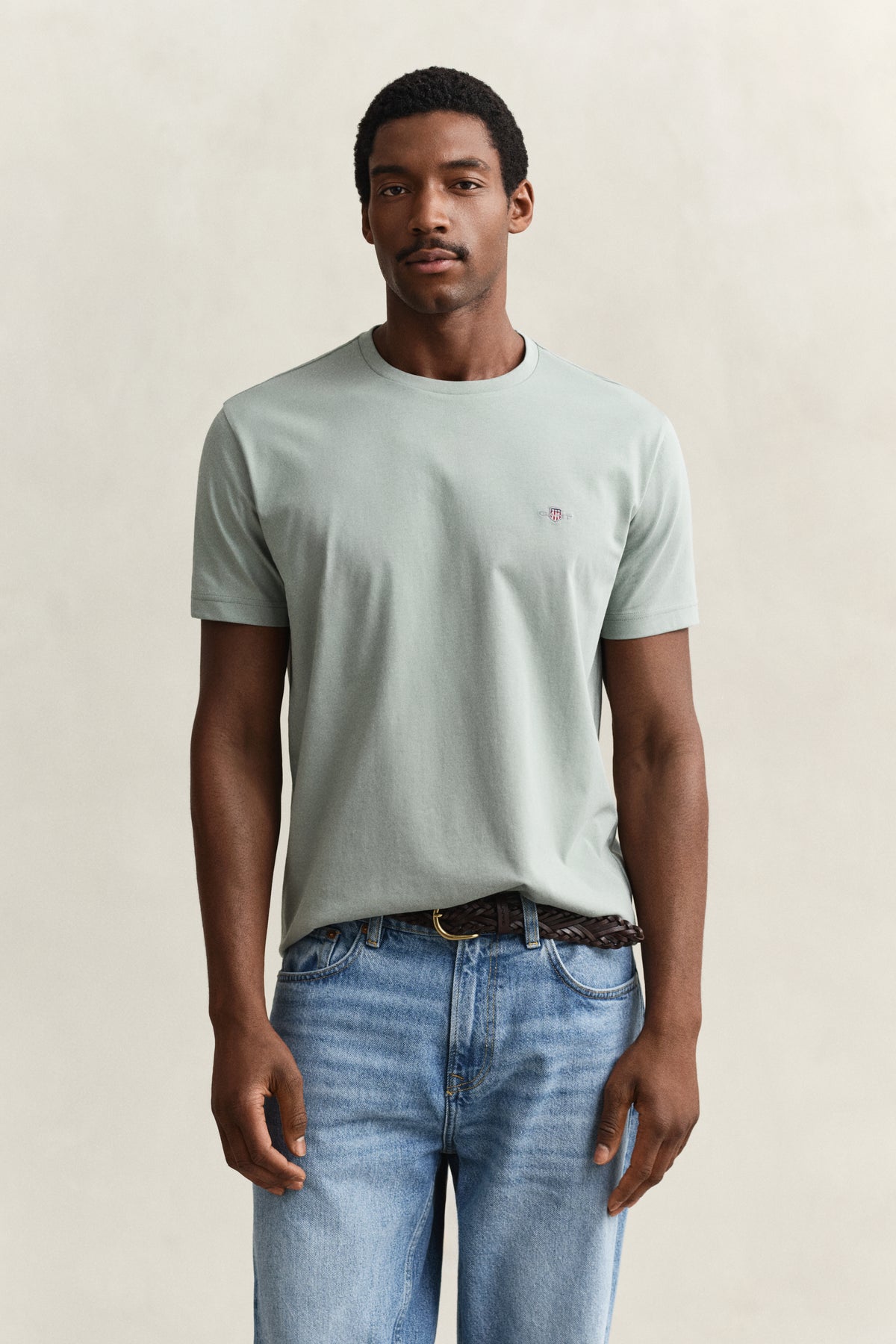 CERAMIC GREY, Shield T-Shirt, FRONT-VIEW BY GANT AU.