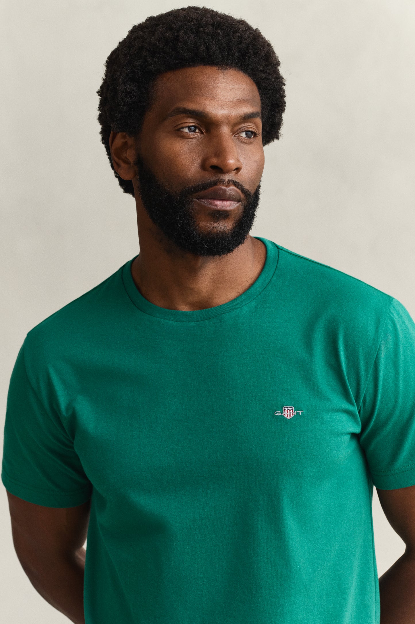 BOTANICAL HUE, Shield T-Shirt, CLOSE-UP BY GANT AU.